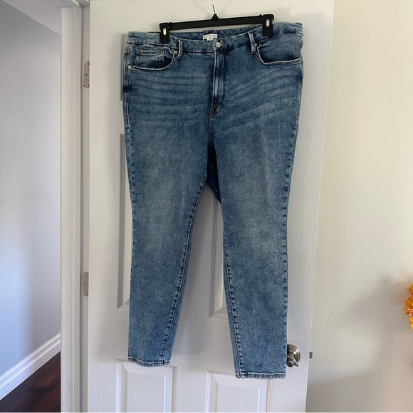 Size 22 Good American Light Wash Straight Leg Jeans - Picture 2 of 5